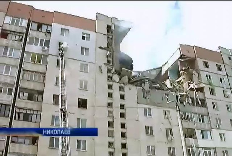 В Николаеве продолжают искать выживших после взрыва дома (видео)