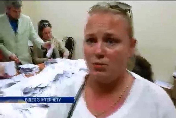 Актриса-сепаратистка Мария Ципко поработала на голосовании в Луганске (видео)