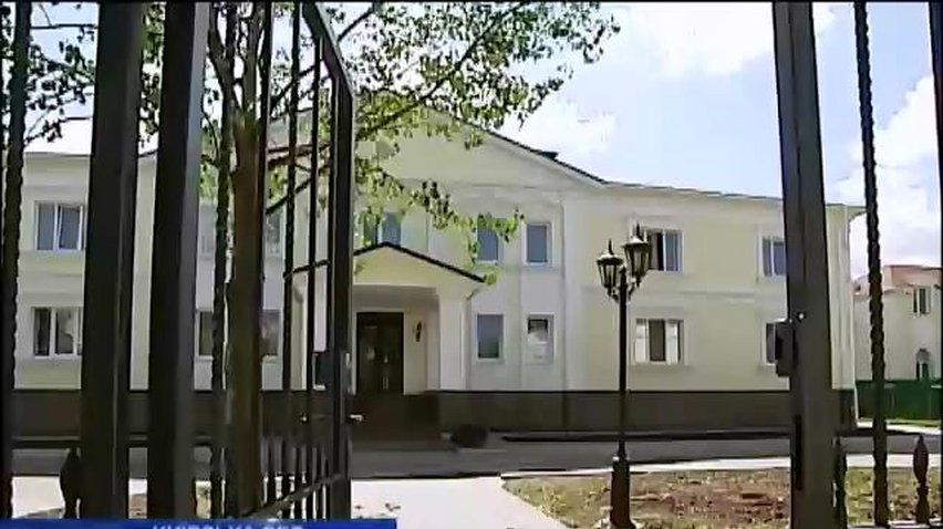 Беженцев из Крыма и Донбасса поселили в Межигорье (видео)
