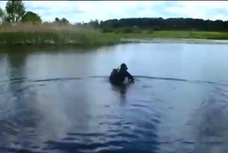 На Сумщине под водой обезвредили мину времен Второй мировой Войны