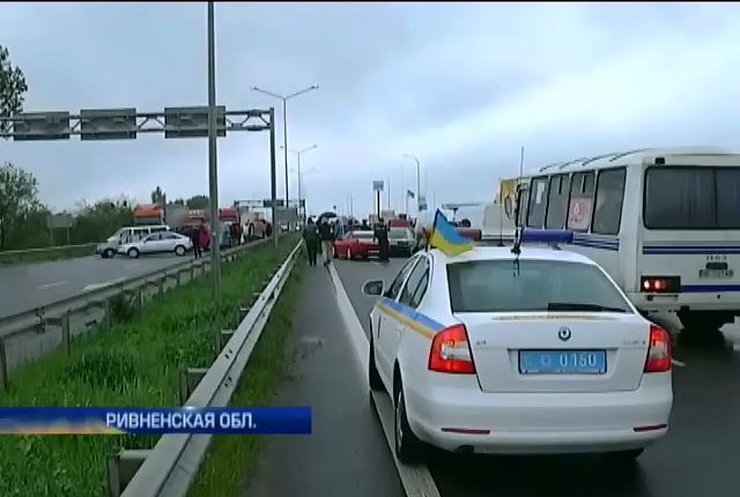 Ривненские активисты дали начальнику милиции день на написание рапорта