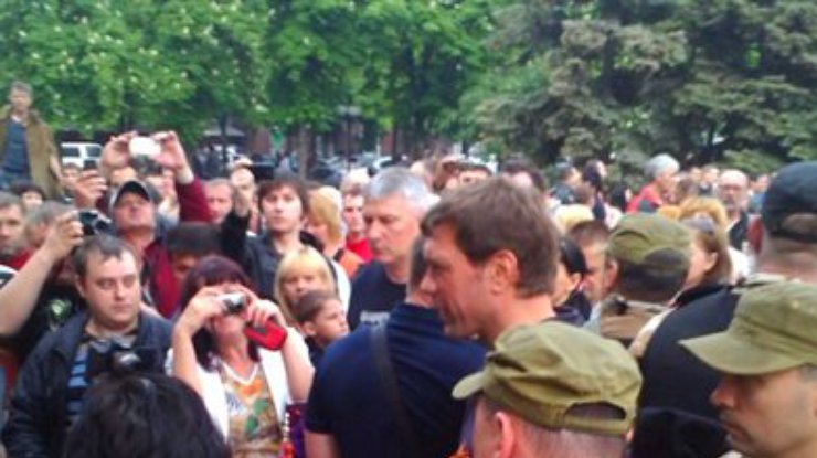 Луганск привыкает к автоматчикам и грабежу: бытовые заметки очевидца (фото)