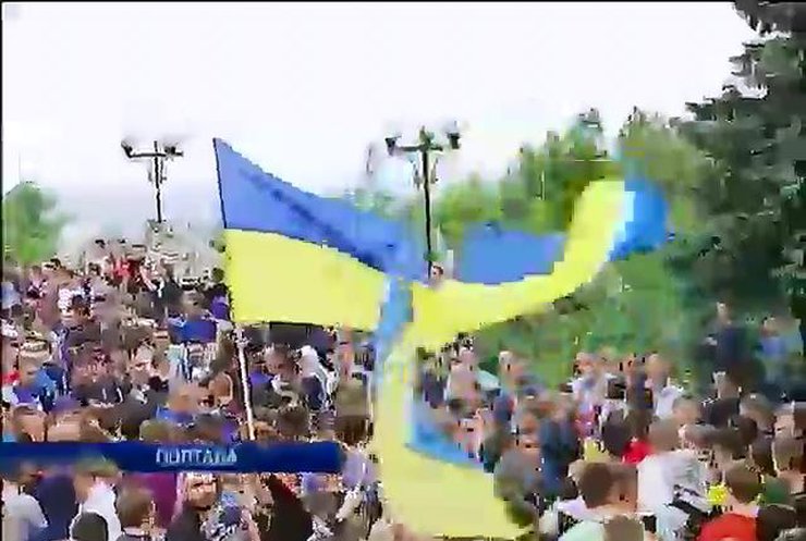 Ультрас "Динамо" и "Шахтера" поддержали друг друга во время финала Кубка Украины