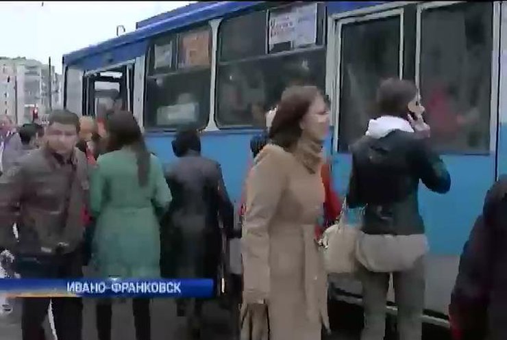 Транспортный коллапс в Ивано-Франковске: Маршрутчики объявили забастовку