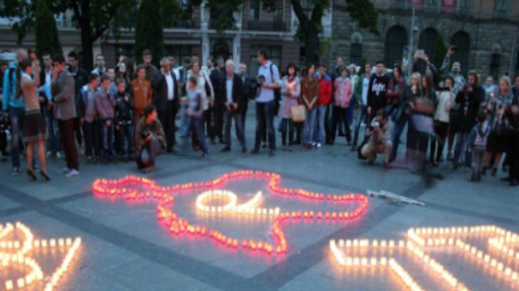 Во Львове почтили память жертв депортации крымскотатарского народа (фото)