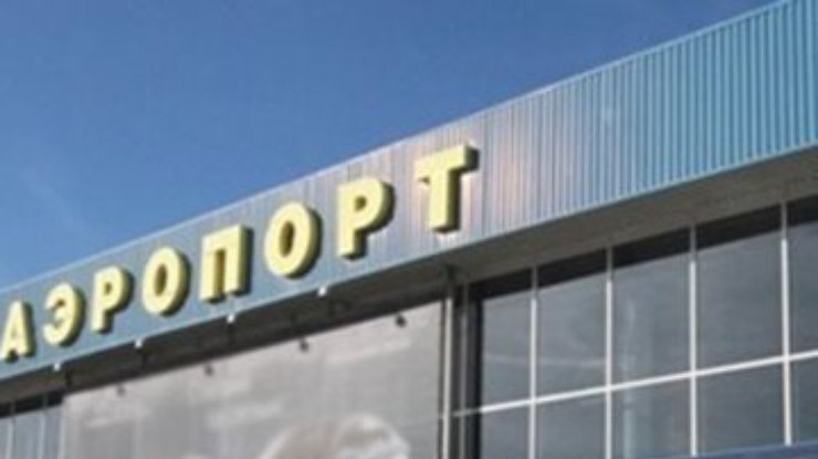 Аэропорты Крыма остаются закрытыми из-за риска для безопасности полетов