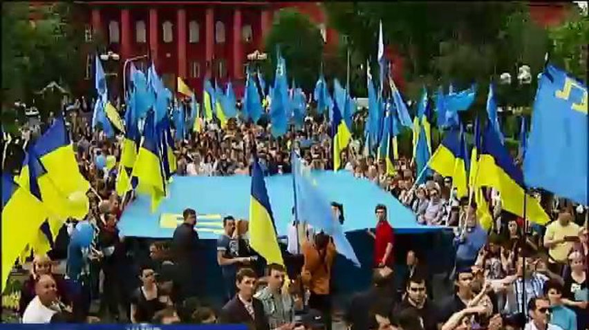 Крымские татары пикетировали посольство России в Киеве (видео)