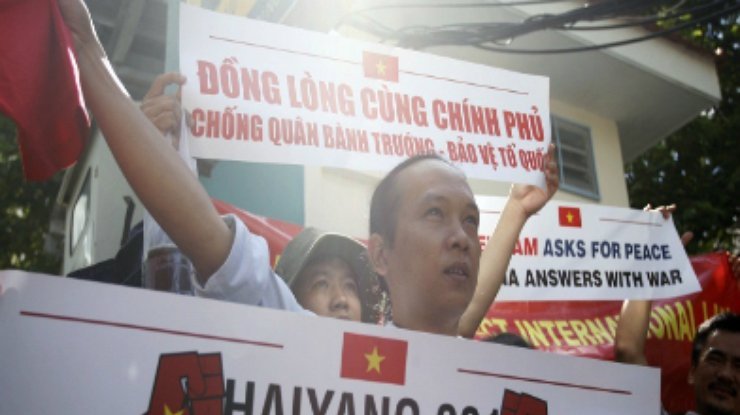 Китай приостанавливает часть программ двусторонних контактов с Вьетнамом