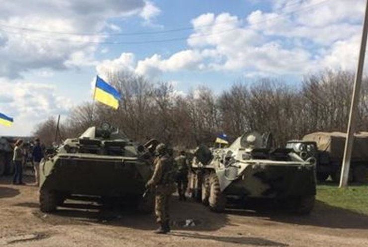 Украинского солдата в Славянске застрелили из детсада (видео)
