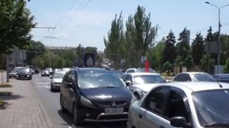 На Донбассе с гулом автомобильных клаксонов и гудков предприятий начали забастовку (фото, видео)