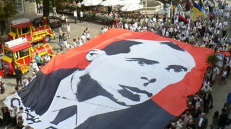 Госдума России хочет причислить флаг Бандеры к нацизму