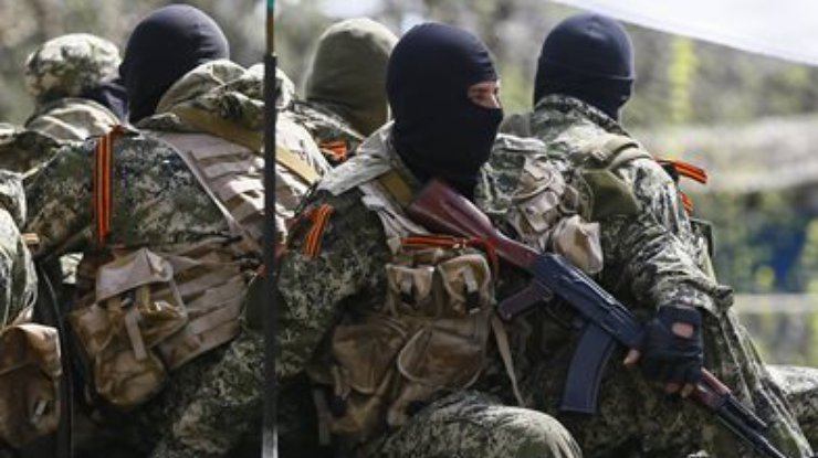 Террористы готовятся вывести часть своих сил через "коридор" из Славянска в Россию