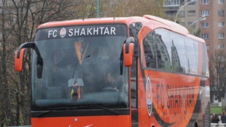 В Донецке вооруженные террористы задержали автобус ФК "Шахтер" (видео)