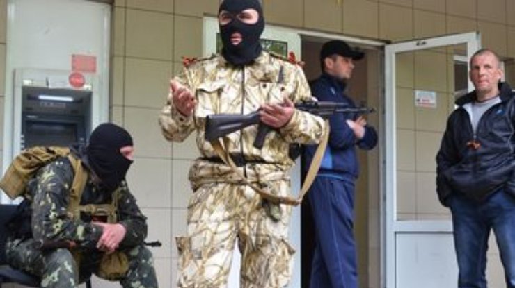 В Донецкой и Луганской областях террористы заблокировали 18 окружных избиркомов