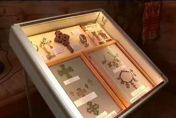 На острове Хортица проходит выставка христианских древностей и старинных крестов