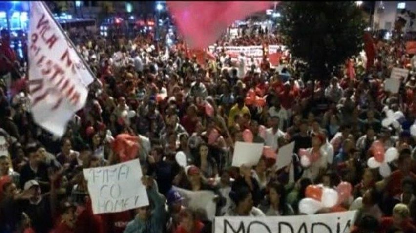 В бразильском Сан-Пауло люди протестуют против проведения чемпионата по футболу