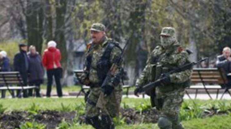 Террористы в Славянске из гранатометов обстреливают блокпосты украинских военных