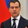 Медведев летит в Крым проверять, как выдают российские паспорта
