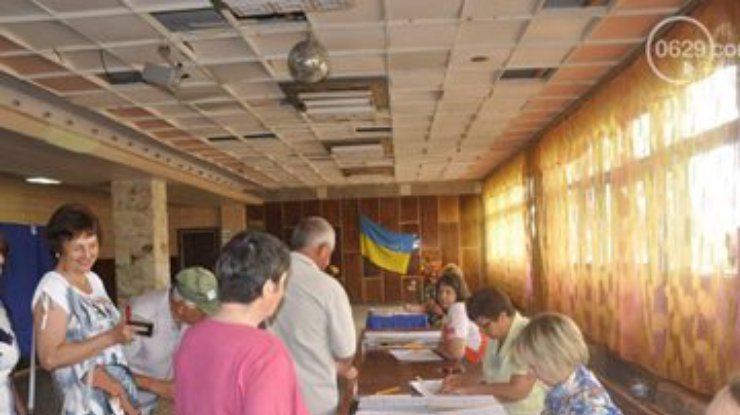 В Мариуполе люди идут голосовать, несмотря на угрозы сепаратистов