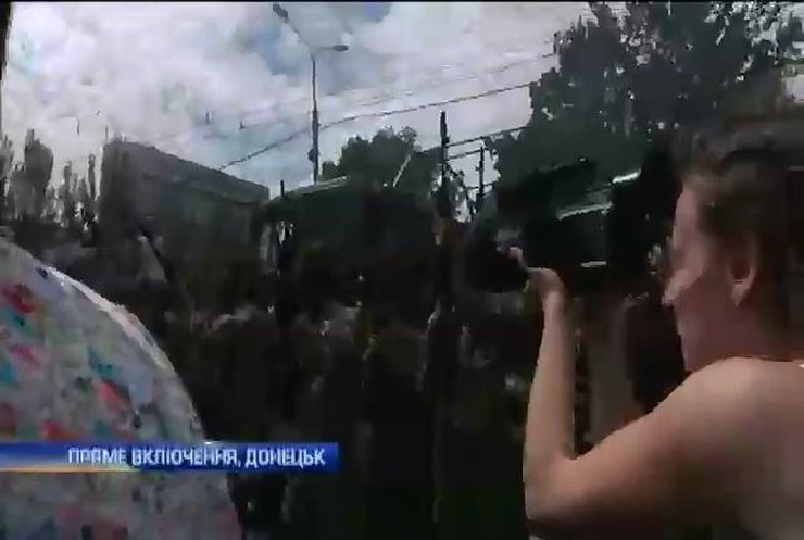 В Донецке террористы открыли стрельбу в воздух и ушли в гости к Ахметову (видео)