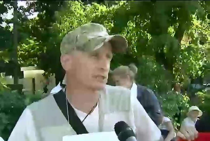 В Харькове сепаратисты спасаются от жары в парке (видео)