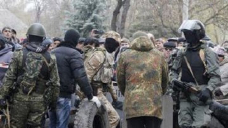 Террористы напали на блокпост под Славянском, двоих из них убили