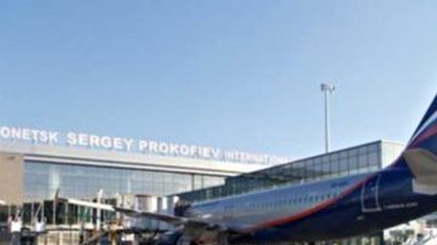 Аэропорт Донецка приостановил работу: Террористы требуют вывести военных (видео)