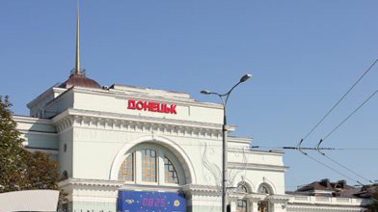 Пригородный ж/д вокзал Донецка приостановил работу