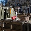 На Майдане в Киеве начали сворачивать палатки (фото)