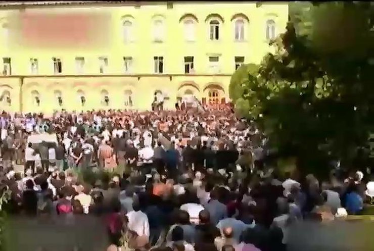 Сегодня на экстренное заседание соберется парламент непризнанной республики Абхазия