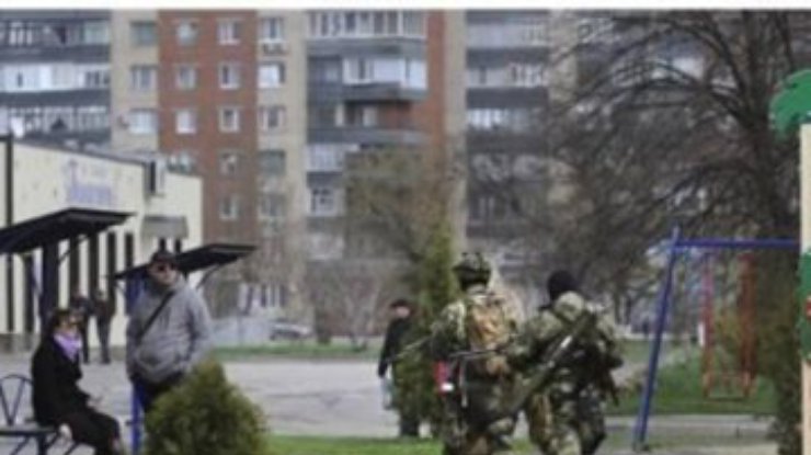 Террористы пытаются вырваться из Славянска, прикрываясь детьми