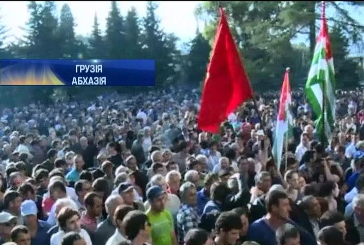 Оппозиция Абхазии предлагает президенту уйти в отставку