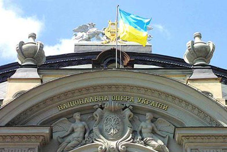 В Киеве пикетируют Национальную оперу из-за концерта Спивакова и "Виртуозов Москвы"