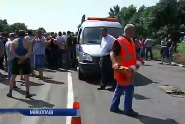 Дальнобойщики под Николаевом требовали убрать с дорог передвижные весы