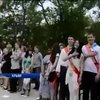 Детей, поющих украинский гимн в Ялте, пытались заглушить громкой музыкой (видео)