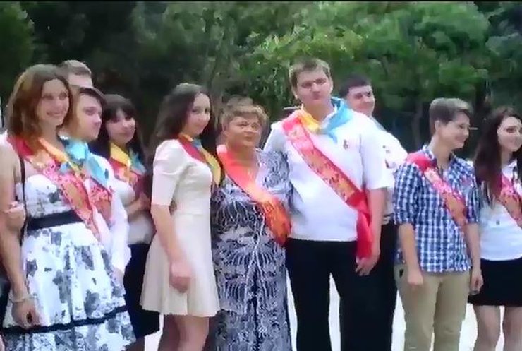 Учителей в Ялте грозят уволить из-за гимна Украины (фото, видео)