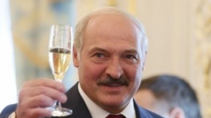 Украина пригласила Беларусь на инаугурацию Петра Порошенко