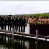Свадьба в США превратилась в массовое купание из-за старого моста (видео)