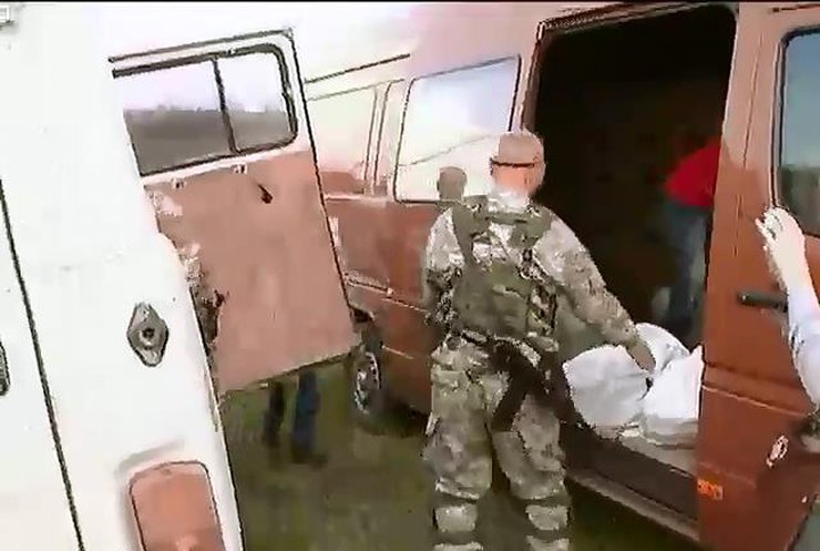 Люди со всего мира помогают украинским военным деньгами и снаряжением (видео)