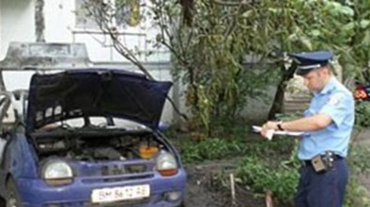 В Сумах сожгли автомобиль местной журналистки