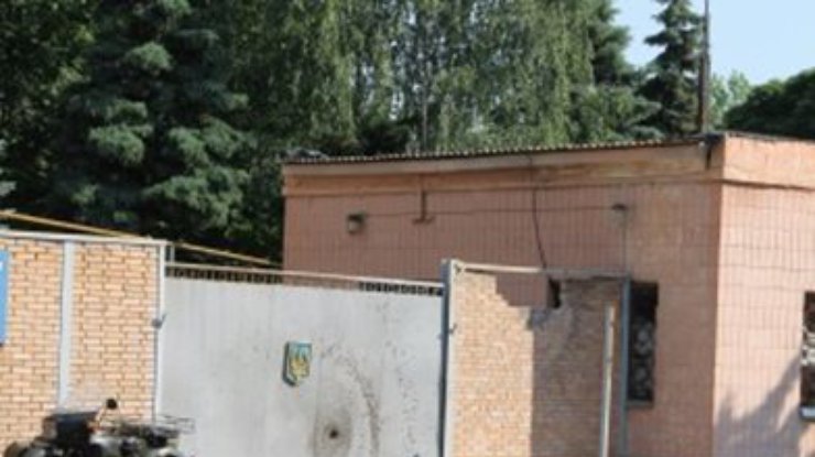 В Артемовске террористы из гранатомета обстреляли воинскую часть (фото)