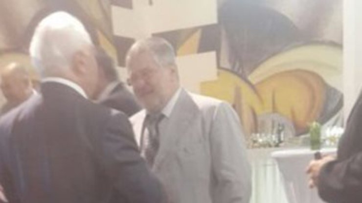 За кулисами приема у Порошенко: Коломойский - в белом, Ахметов, Ющенко с женой (фото)