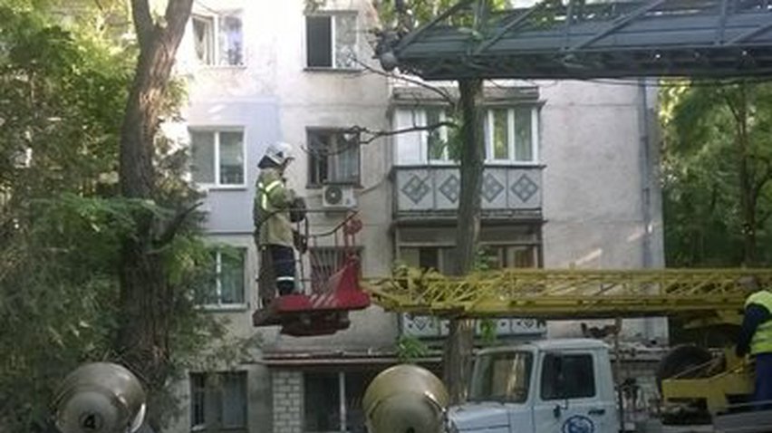 Дом в Николаеве взорвался из-за бытового газа: под завалами ищут женщину (фото, видео)