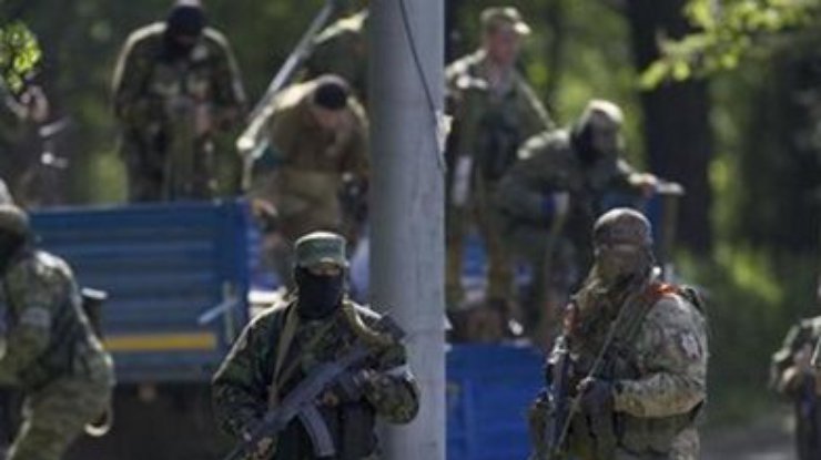 Террористы пытались прорваться из окружения под Славянском: Есть раненые военные (видео)