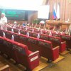 Парламент Крыма, украшенный флагами России и матрешками, назначил выборы (фото)