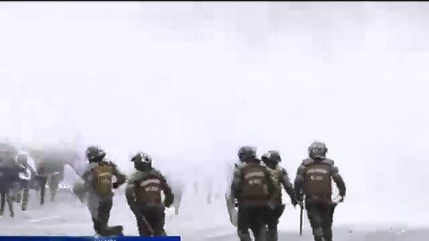 У Сантьяго правоохоронці водометами розігнали студентську акцію протесту
