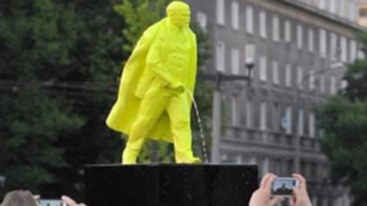 В Кракове появился "писающий" Ленин (фото)