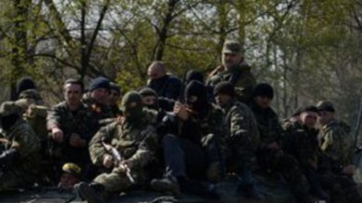 Через захваченные пункты пропуска в Украину идут колонны российских БТР