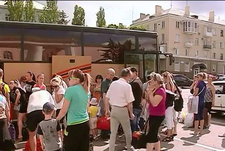 Терористи вивезли 15 дітей-сиріт до Росії