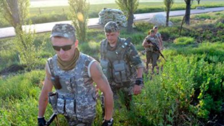 Силовики уничтожили 30 террористов в бое с колонной в Луганской области